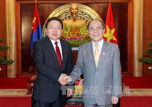 ប្រធានរដ្ឋសភាវៀតណាមទទួលជួបសន្ទនាប្រធានាធិបតីម៉ុងហ្គោលី